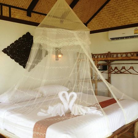 Nautilus Right On The Beach Resort เกาะลันตา ภายนอก รูปภาพ
