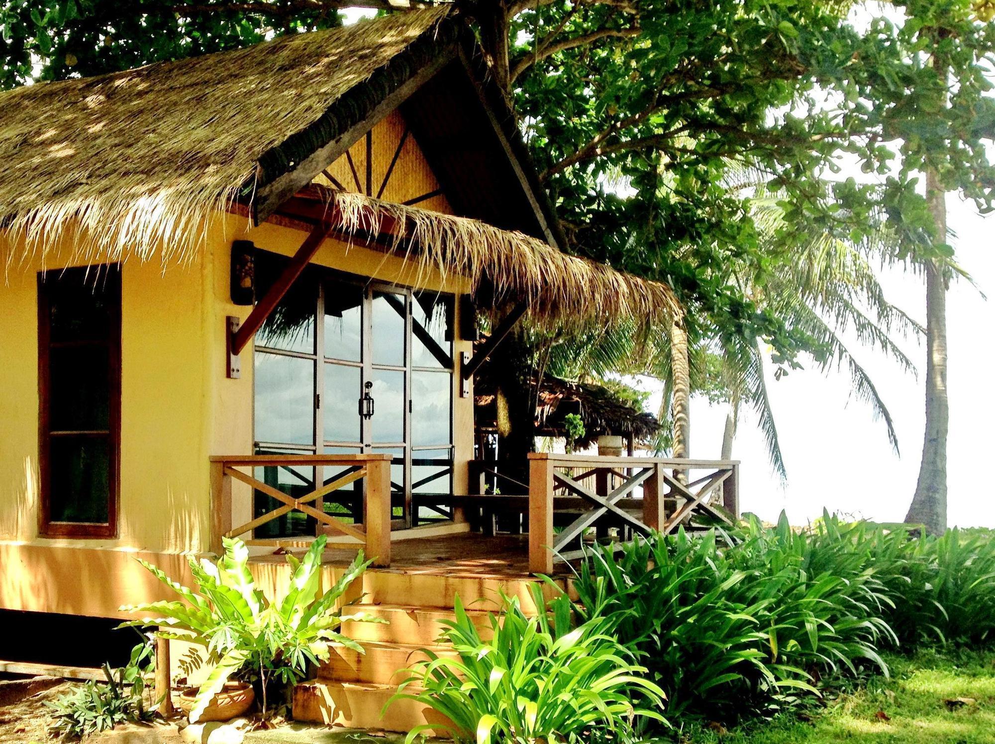 Nautilus Right On The Beach Resort เกาะลันตา ภายนอก รูปภาพ